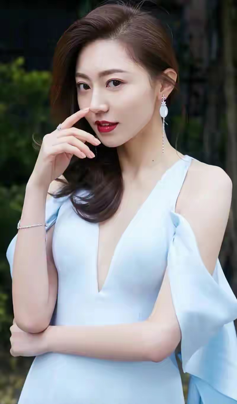 黄梦莹——每套造型都好美，时尚表现力十足！