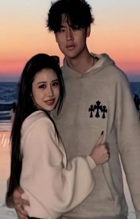 曝汪峰前妻被男友暴打!掌掴、砸酒瓶、当众羞辱,小7岁男友高壮