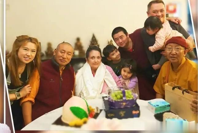 香港明星施明嫁给鼎爷生了双胞胎儿子：哥哥李泳汉、弟弟李泳豪。