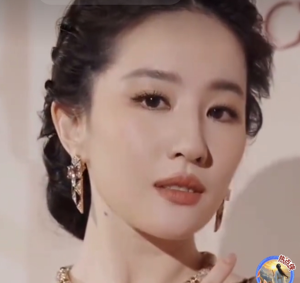刘亦菲流苏长裙:一场视觉与气质的梦幻交响