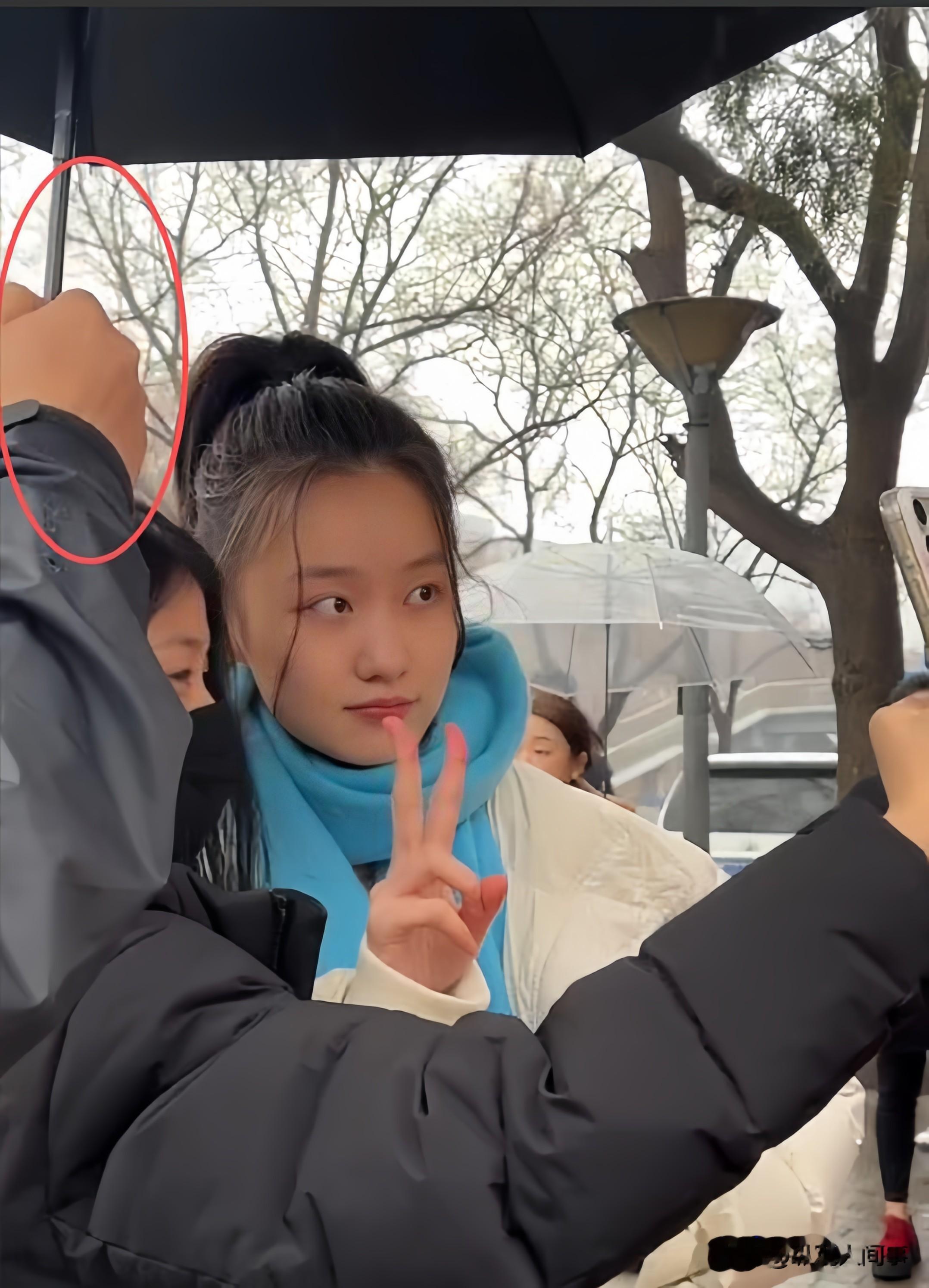 艺考现场童星扎堆！“小温宜”带3助理排场大，生图却被艾米秒杀