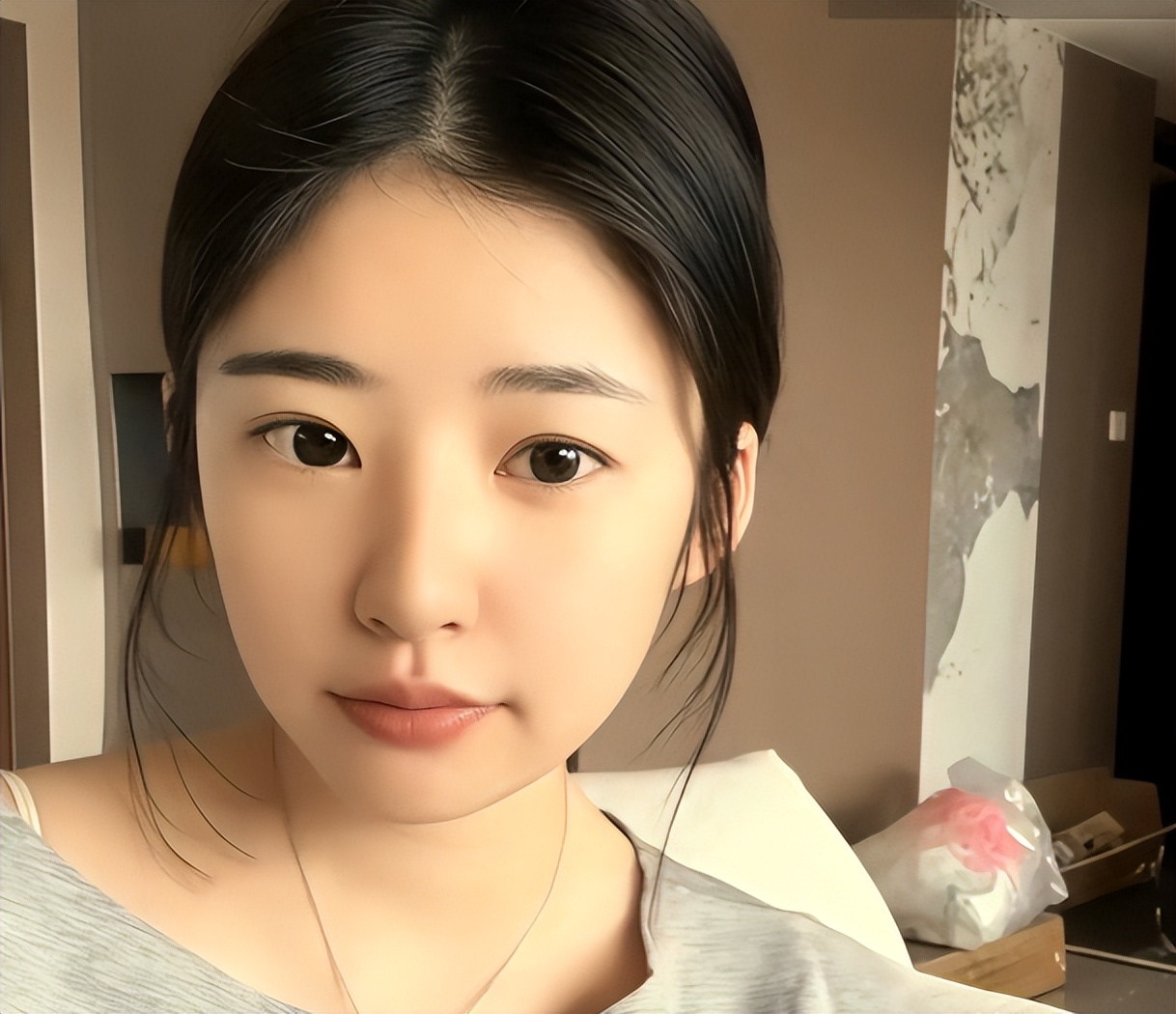 黄一鸣回应：没结婚一天找8个男的也没关系承认跟40岁大叔交往过