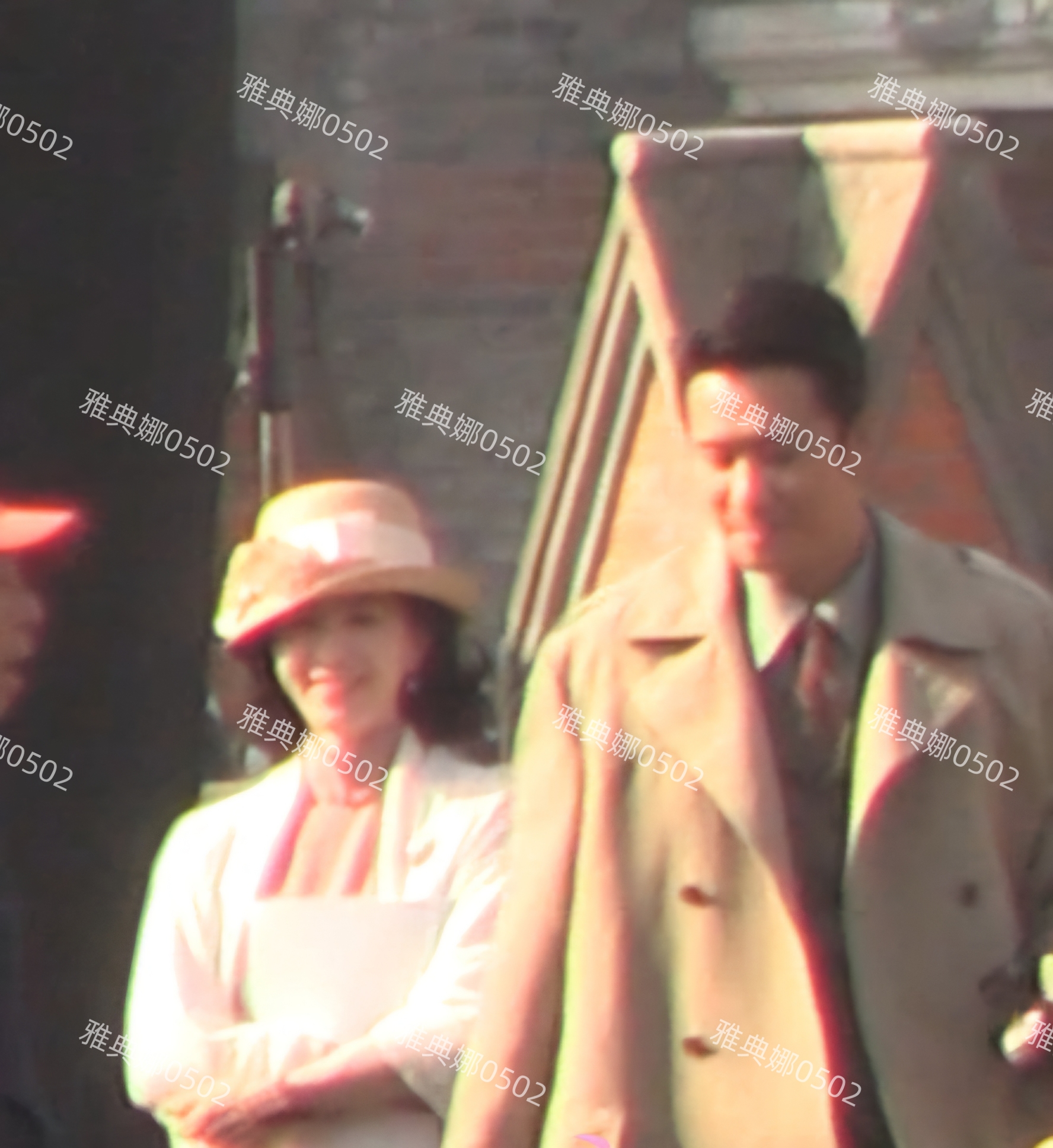 刘诗诗《千里江山图》民国洋装造型很好看，但她的脸和牙很不自然