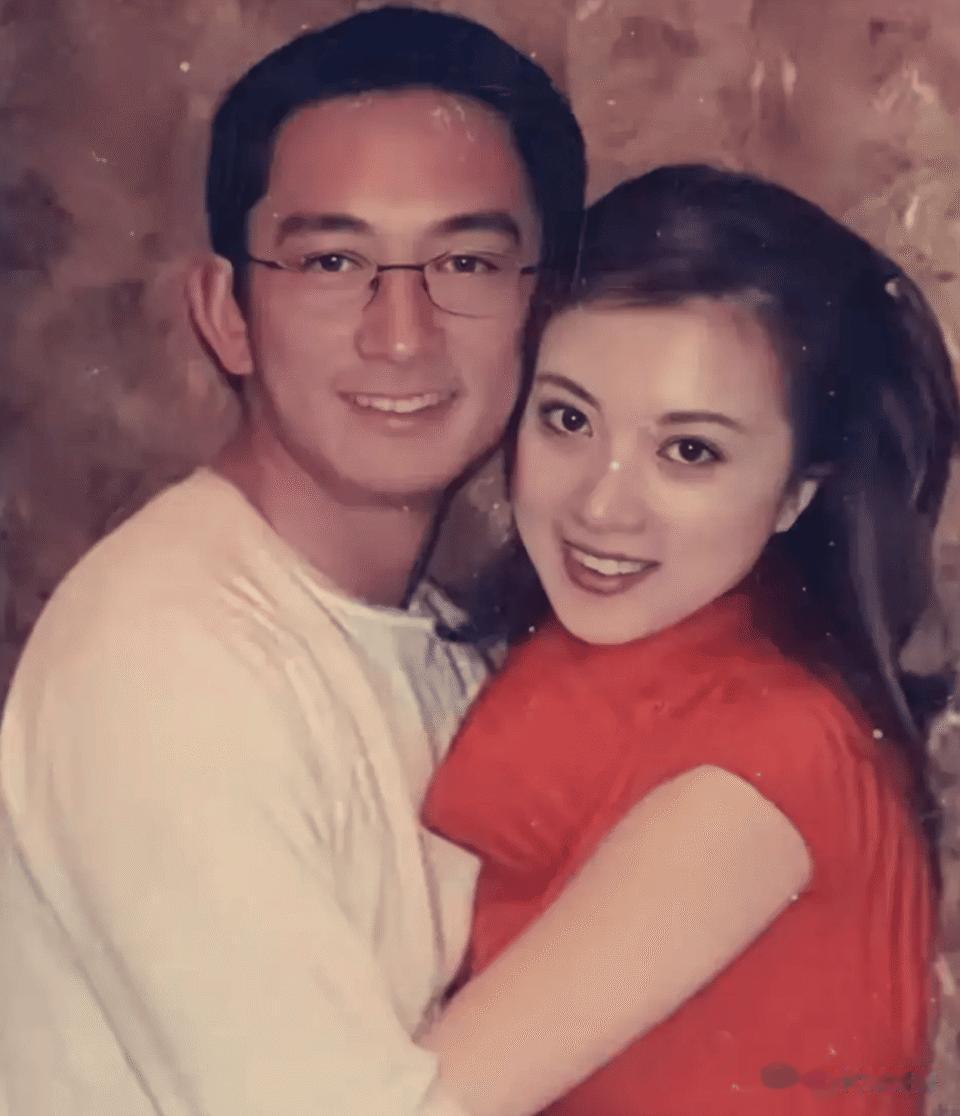 50岁金巧巧近况曝光！与吴启华分手后嫁影业巨头，如今生活很幸福