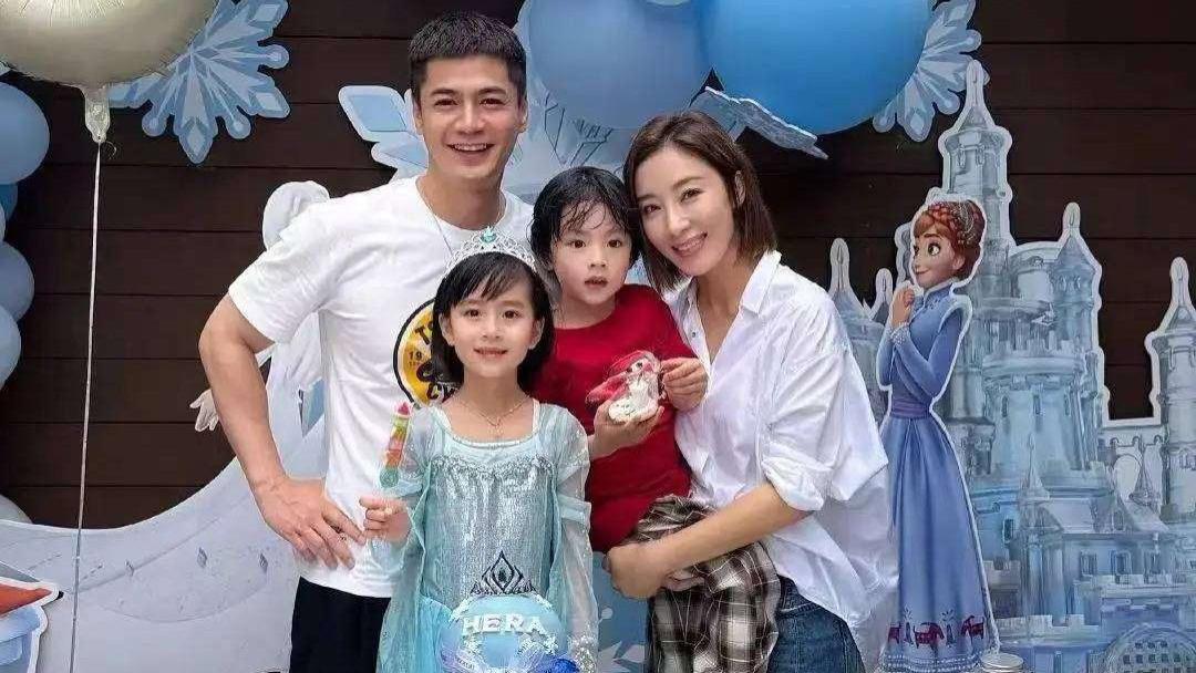 杨怡罗仲谦为女儿珍珠庆生，儿女颜值高完美遗传父母优点