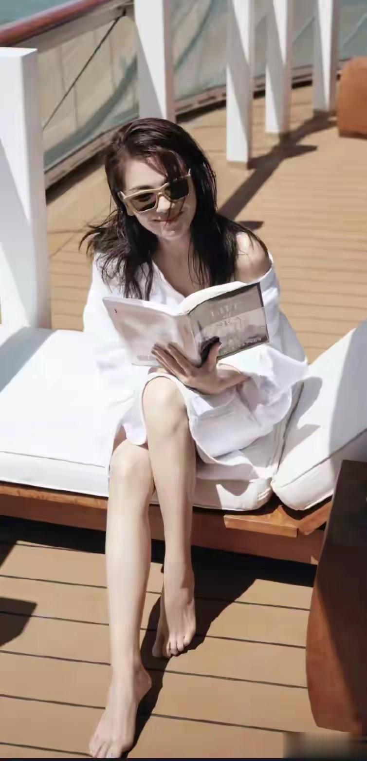 刘涛白嫩白皙脚丫子