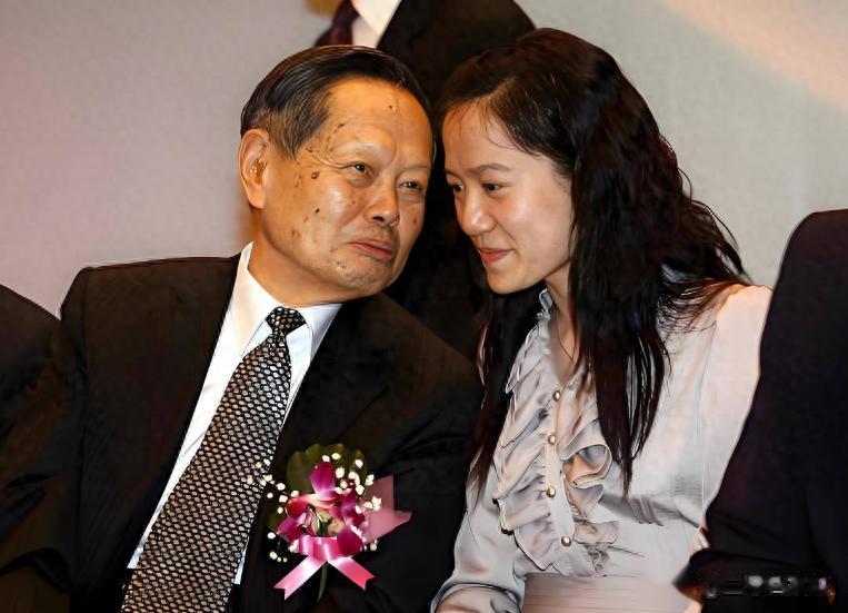丧夫5月后，49岁翁帆官宣喜讯，恶心一幕出现 杨振宁“有苦难言”