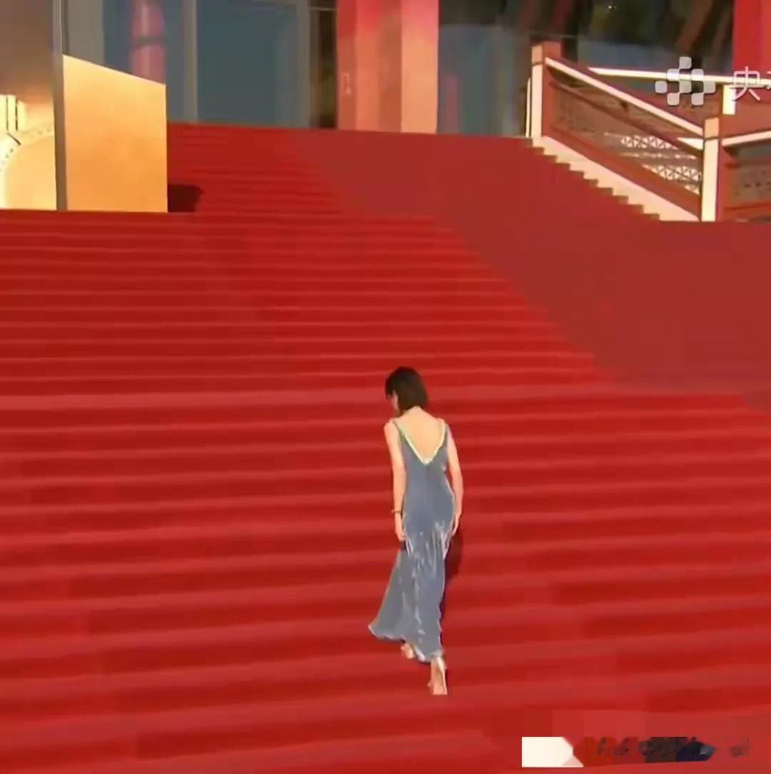 这红毯 丑哭了！周冬雨疯狂露背 马丽比沈腾还胖，章子怡穿成松紧带