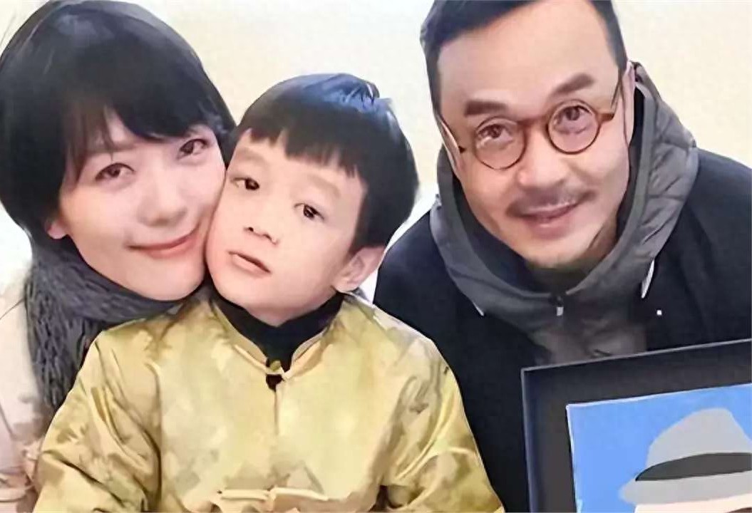 汪涵一家三口分开过年！杨乐乐回娘家，汪涵在长沙 儿子咖啡店打工