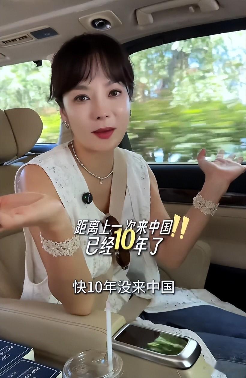 蔡琳再买豪宅！嫌海景房小、新家客厅大到能踢球，中国带货仅一年