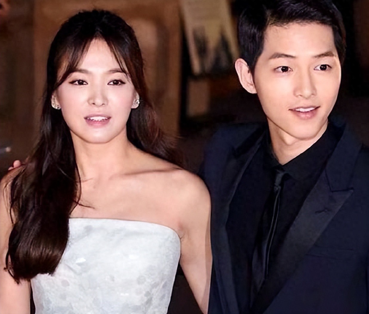 宋慧乔坦白离婚真相一年，公开秀恩爱的宋仲基，终于不再顾忌体面