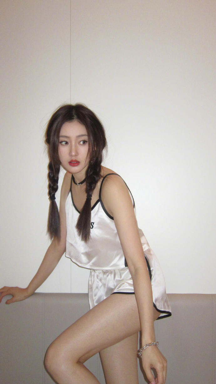 张天爱睡衣居家写真