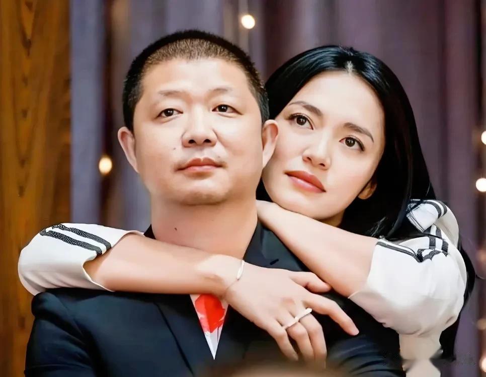 凌潇肃评论区沦陷！唐一菲6年多没更新，都被困在男方第一段婚姻