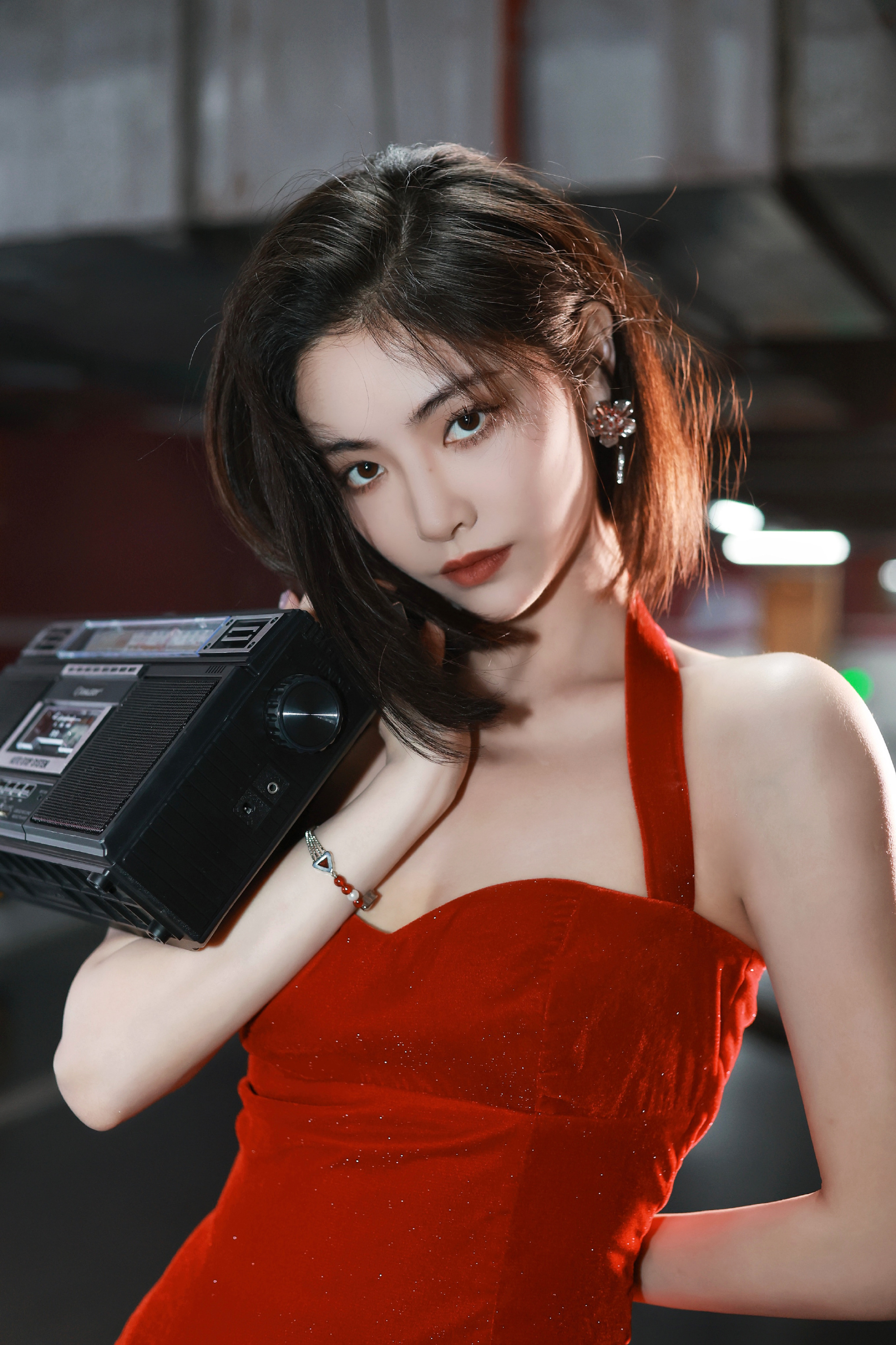 许佳琪 真的很舒服这种艳丽的色彩 明媚又火辣