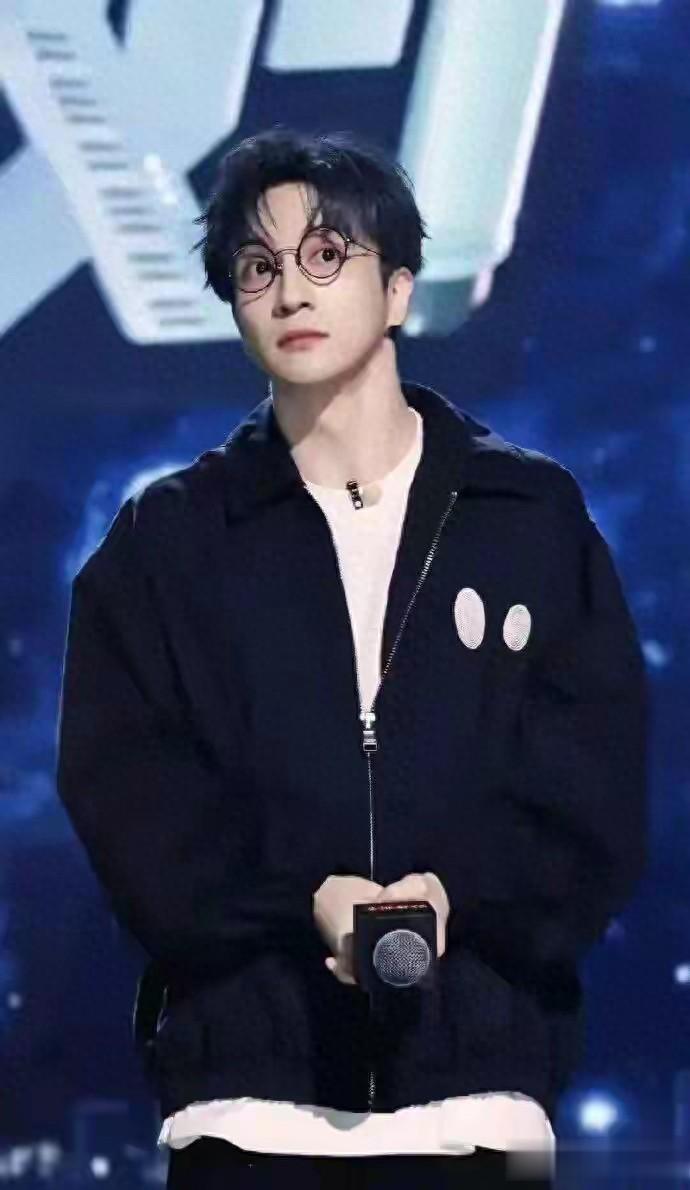 谢娜逼薛之谦道歉,反遭张杰前女友重锤出轨!张杰发声,全网炸锅