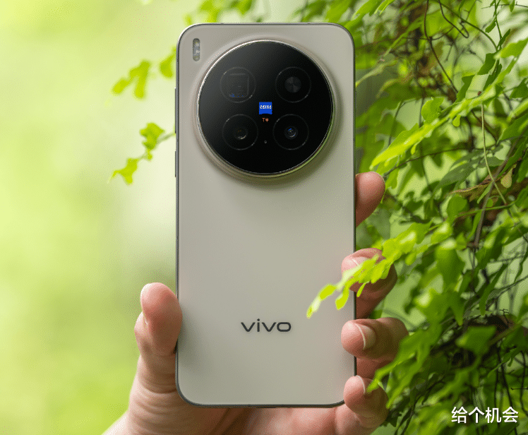 2026買手機別當冤大頭！oppo、vivo率先漲價，手機行業迎來新格局
