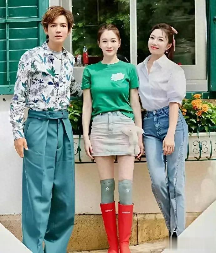 李小冉早期图,肤白又貌美,怪不得富豪老公说娶她花5个亿都愿意!