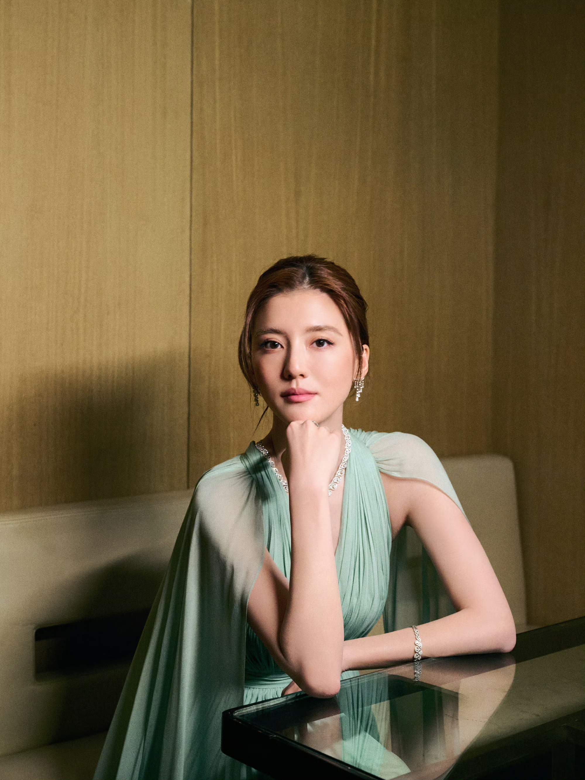 吴千语浅蓝礼裙，高贵又优雅