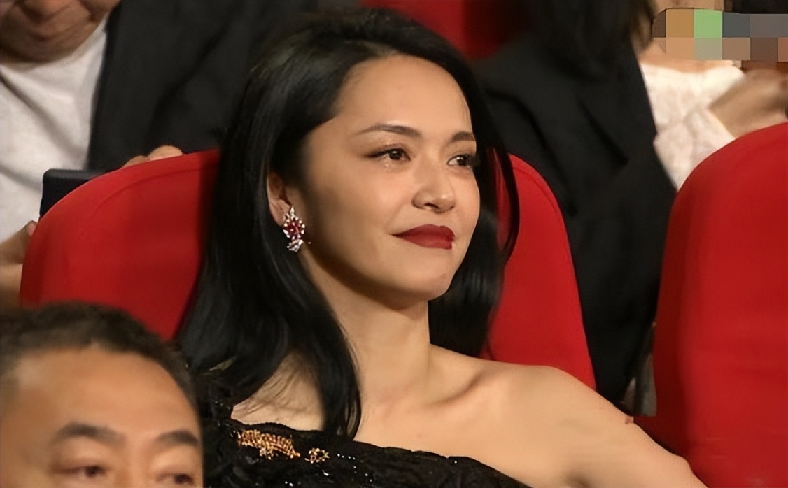 姚晨离婚继续发酵！儿子被质疑是马凡综合征，两次离婚差别太大