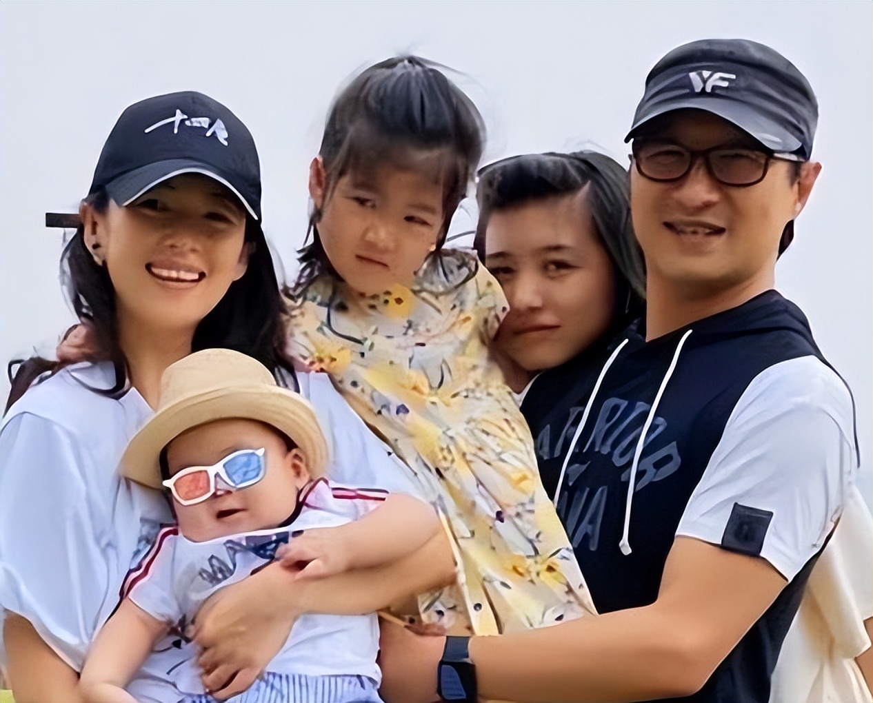 汪峰做梦也没想到，抚养权变更后，女儿醒醒竟成章子怡的“靠山”