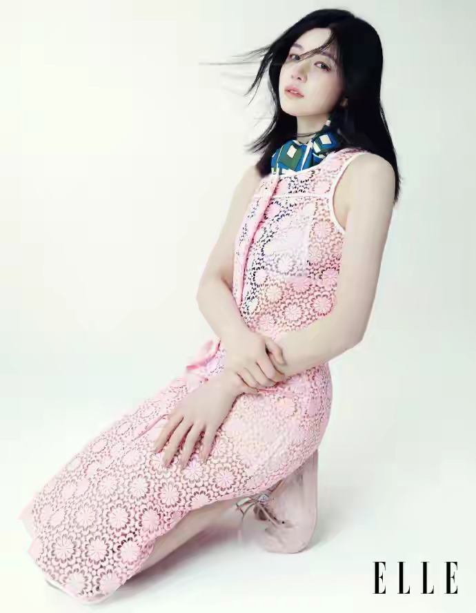 陈妍希开春封面大片写真,韵味十足的小阿姨