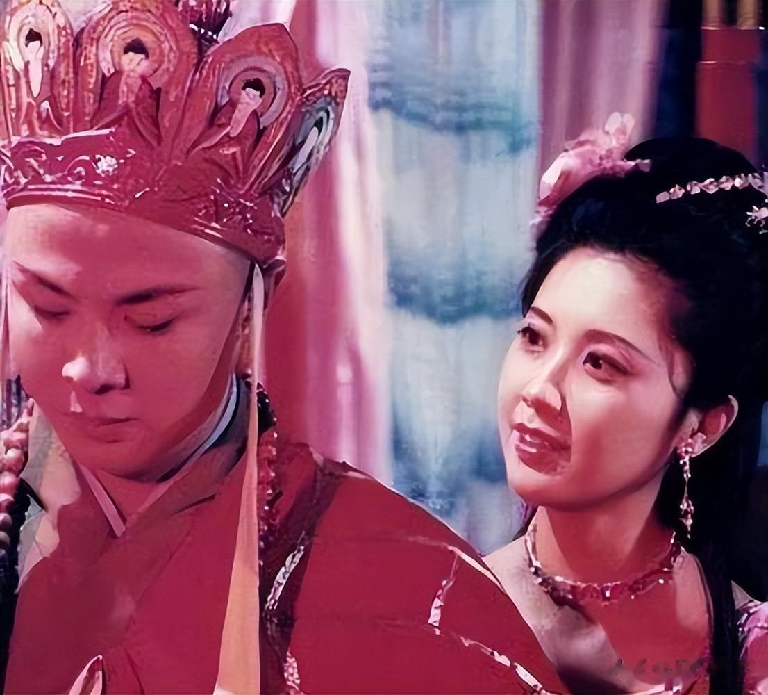 朱琳：曾红极一时，二婚嫁给普通丈夫，却因一个错误决定遗憾终生