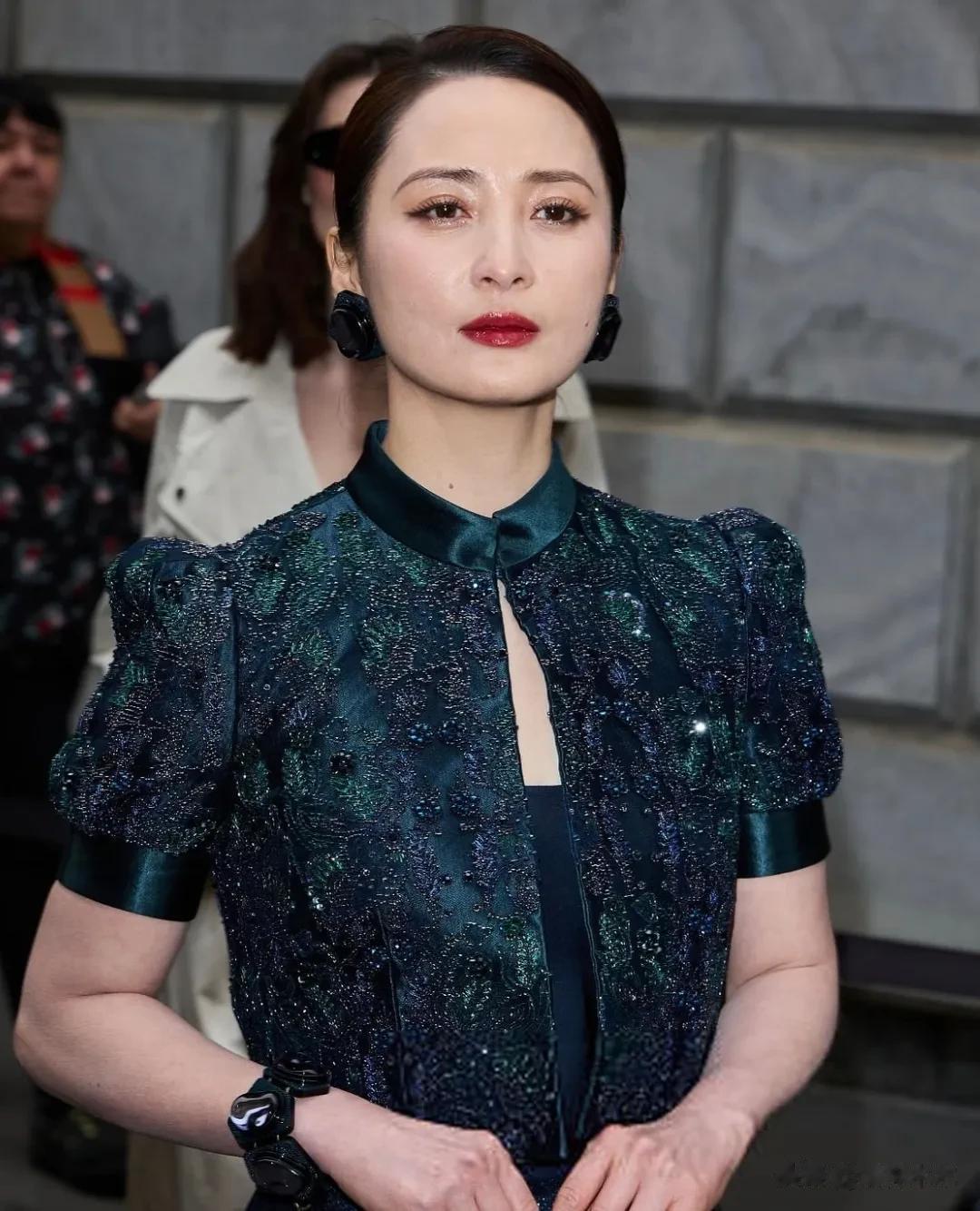 中国女星时装周太抗打！舒淇跟韩素希同框赢麻了，蒋勤勤状态绝杀