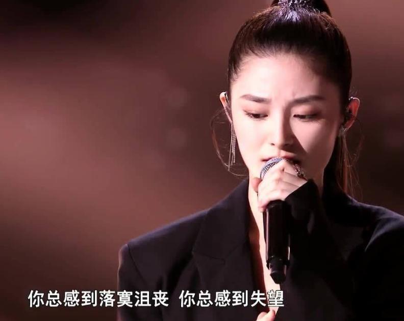 央视元宵晚会落幕！3人上桌，2人翻红，1人不如不来，唯他被骂惨