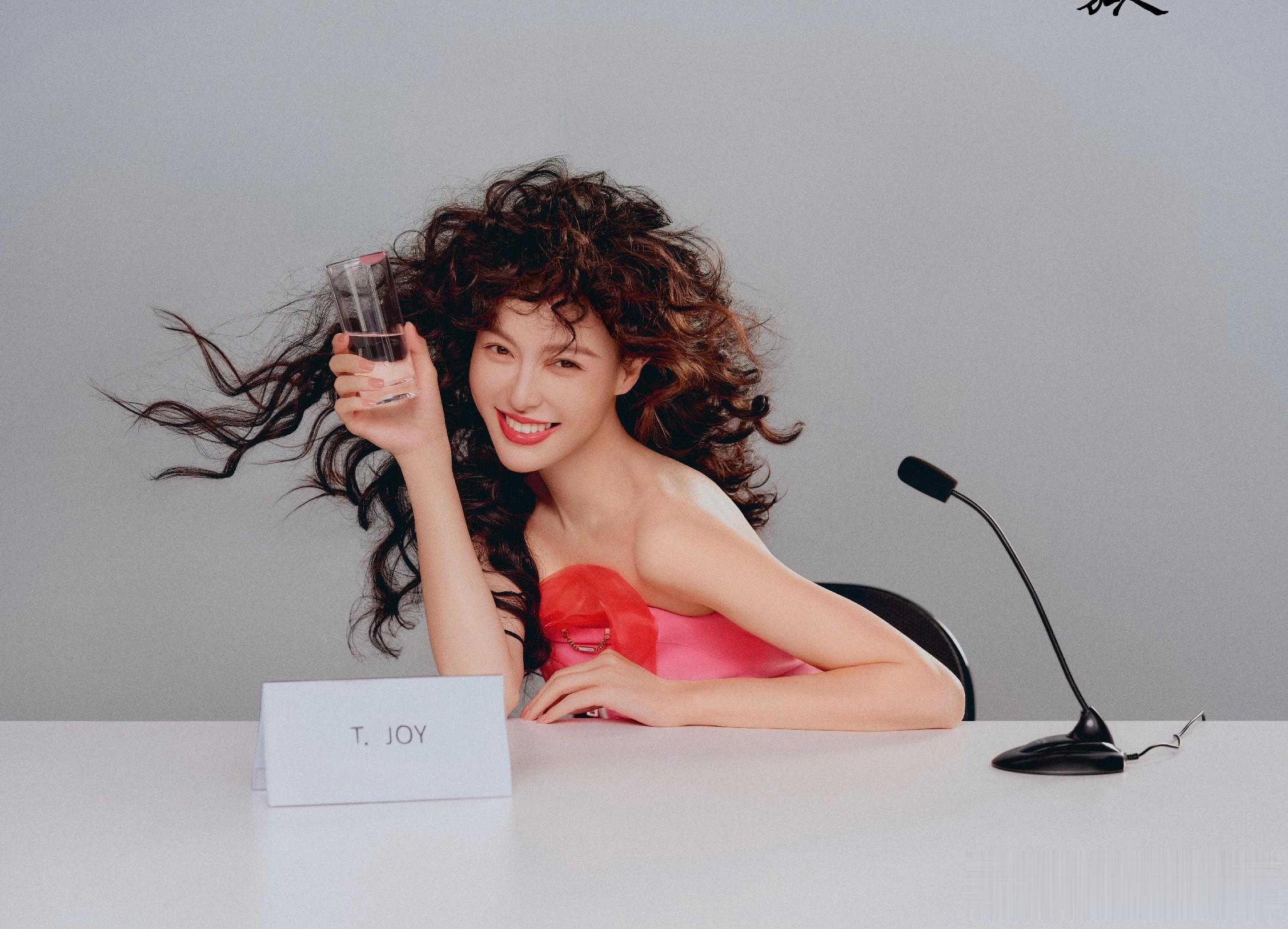 唐嫣登封嘉人杂志三月号开季封面，每一帧都是女王气场，太美了