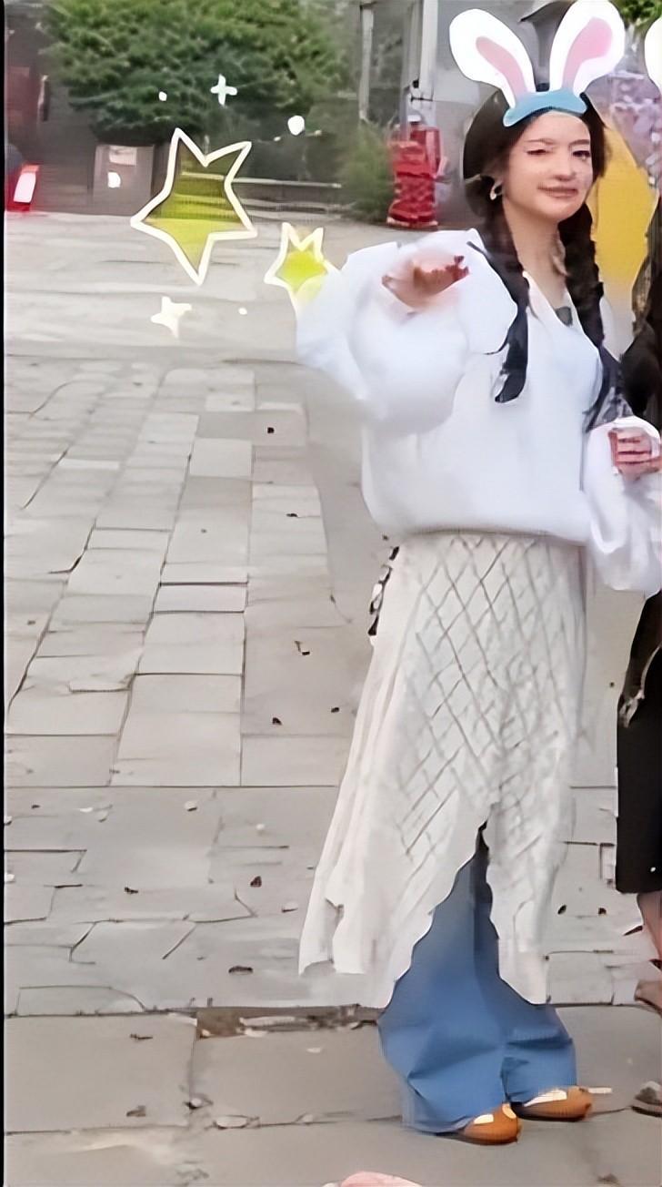 方媛在桃花坞跳舞！身形臃肿个子矮小，与欧阳娜娜同框被嘲姨味重