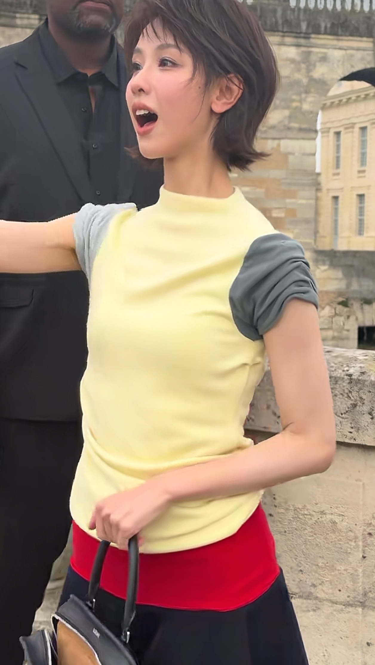 陈都灵短发妆很惊艳，有辨识度很灵动，不是以往那种娇滴滴的形象