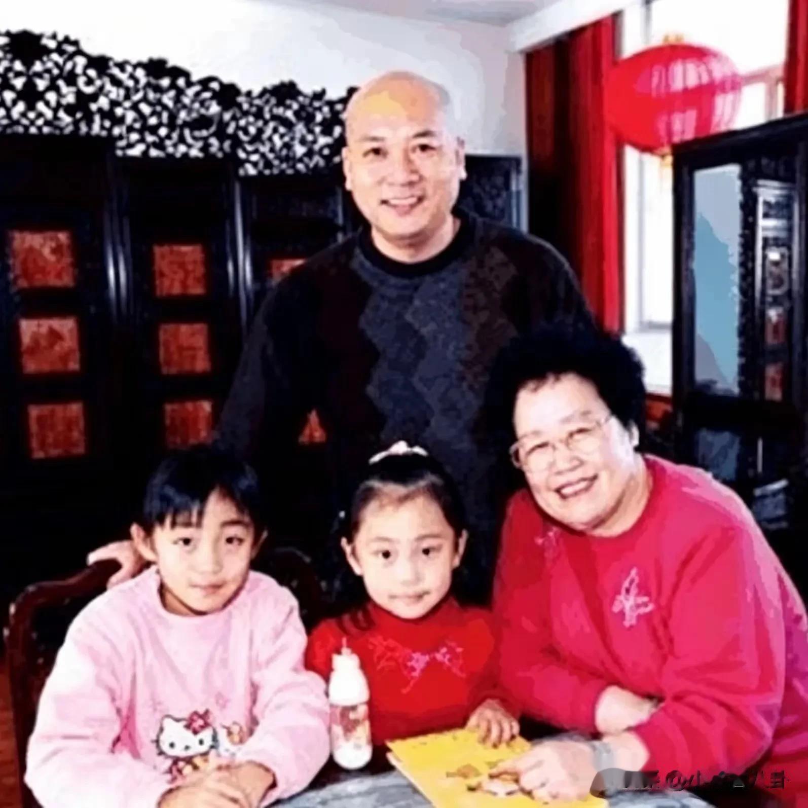 90年代，陈丽华年轻时，一张罕见的留影，出身于正黄旗，白手起家