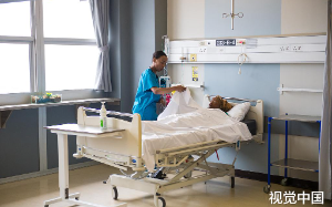 小姑娘总是说肚子里有东西在咬她，可家人不相信，直到她突然晕倒被送进省院，所有人都后悔了