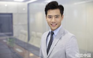 前妻带草包新欢抢我亿万大单，结果请客户吃了盘番茄炒蛋，直接把生意谈崩了