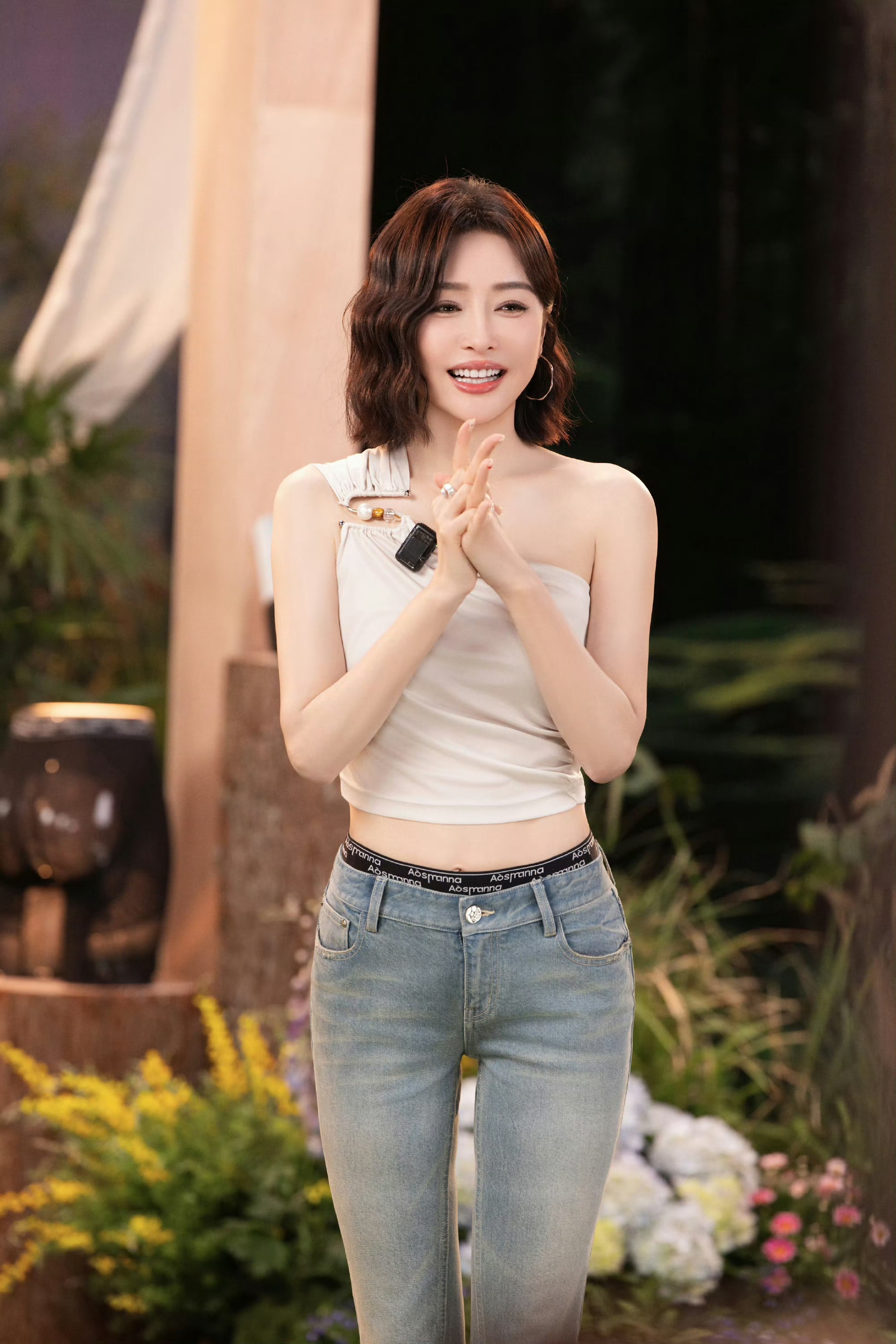 秦岚牛仔裤，这身材也太好吧，脖子以下全是腿 ???