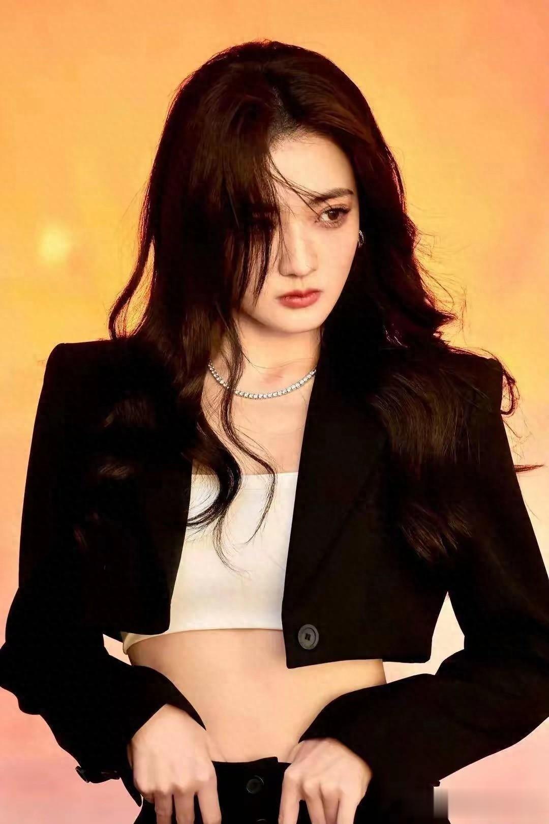 徐璐穿超短裙被嘲腿粗！真实状态惊艳全网！