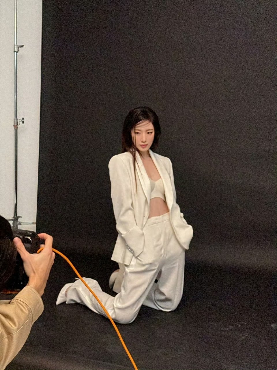 叶舒华 白色西服套装
