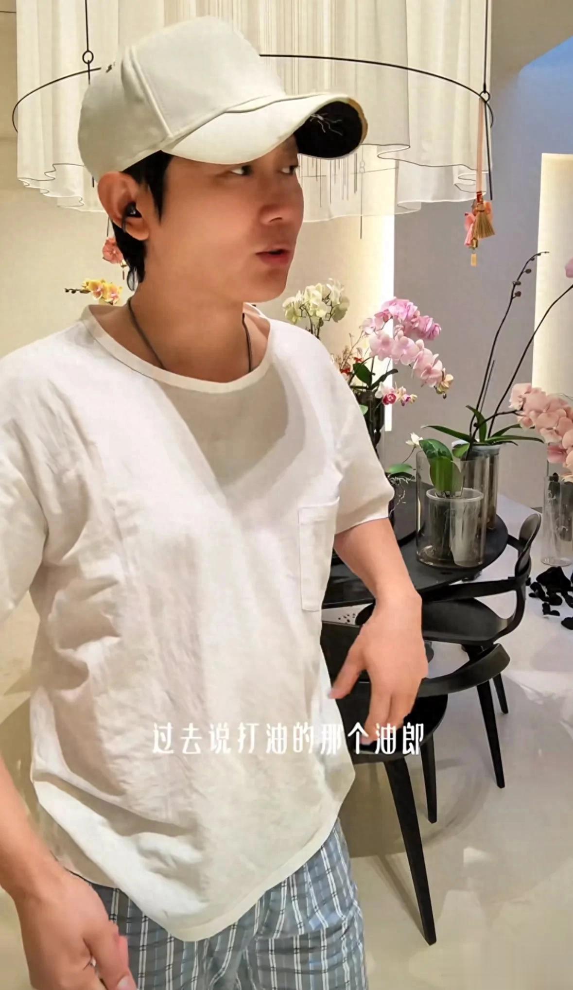 孟鹤堂北京别墅曝光，7个月闺女出镜圆脸，老婆素颜婆媳和睦