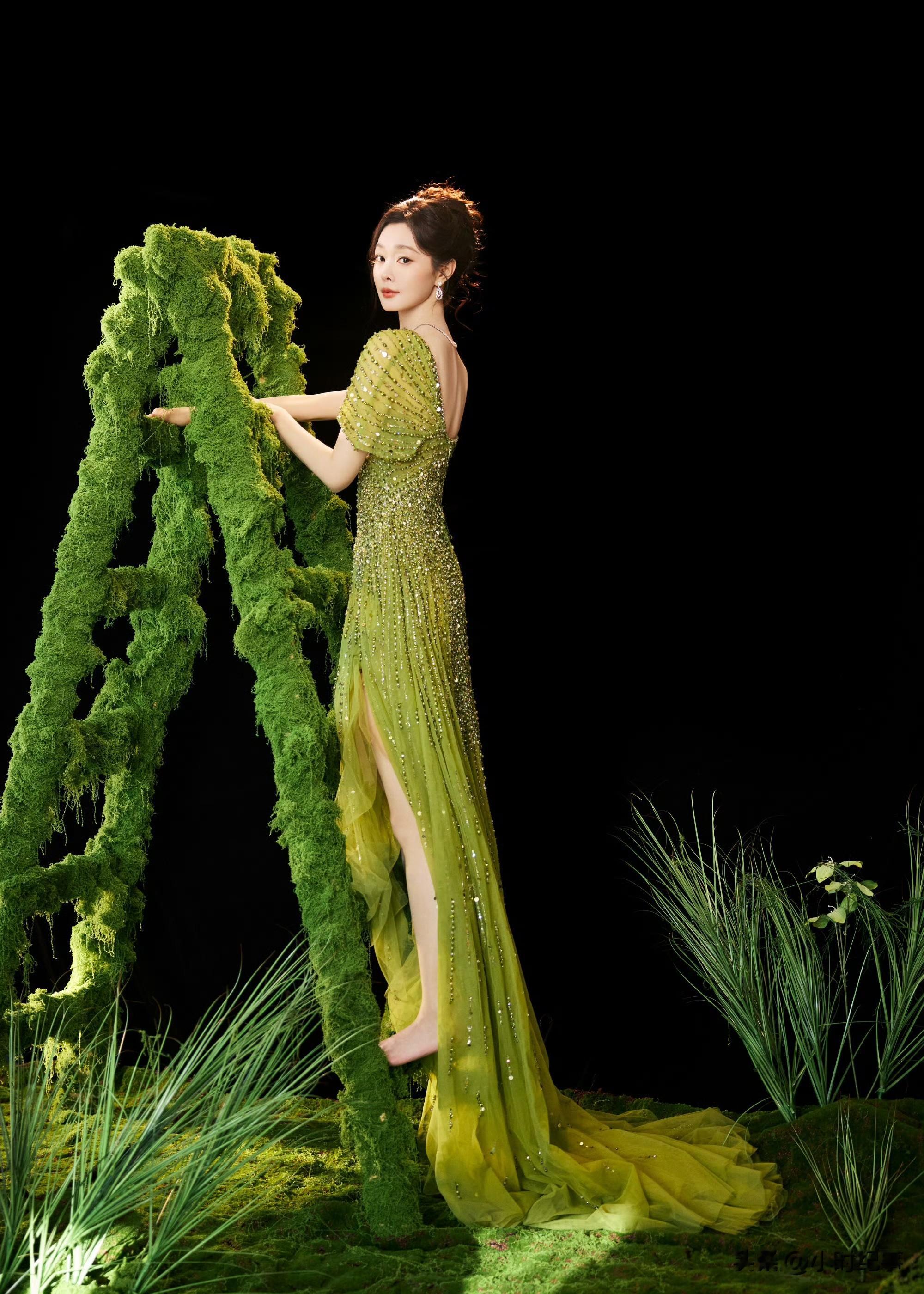 宋轶｜被宋轶绿色礼服美到失语！仿佛坠入森林的精灵公主