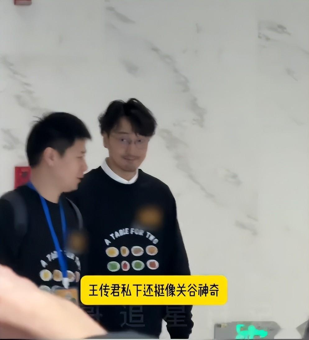 落地的凤凰不如鸡，明星沦落摆摊还债 穷到只剩100万，体面全丢了
