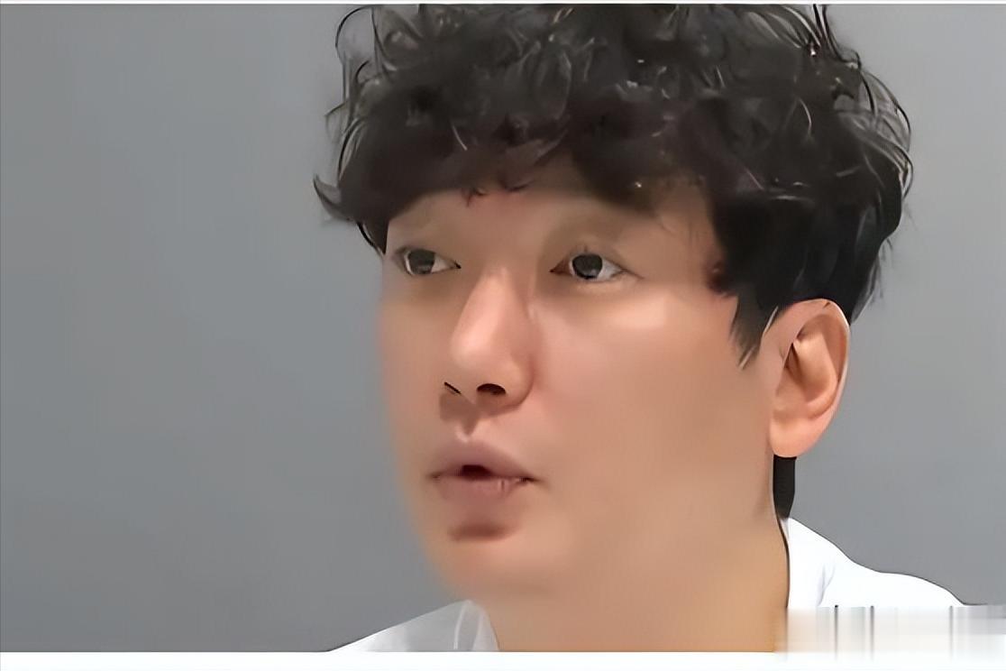 原来他早已离世，生前患抑郁症在街头狂奔，尚未成家终年45岁