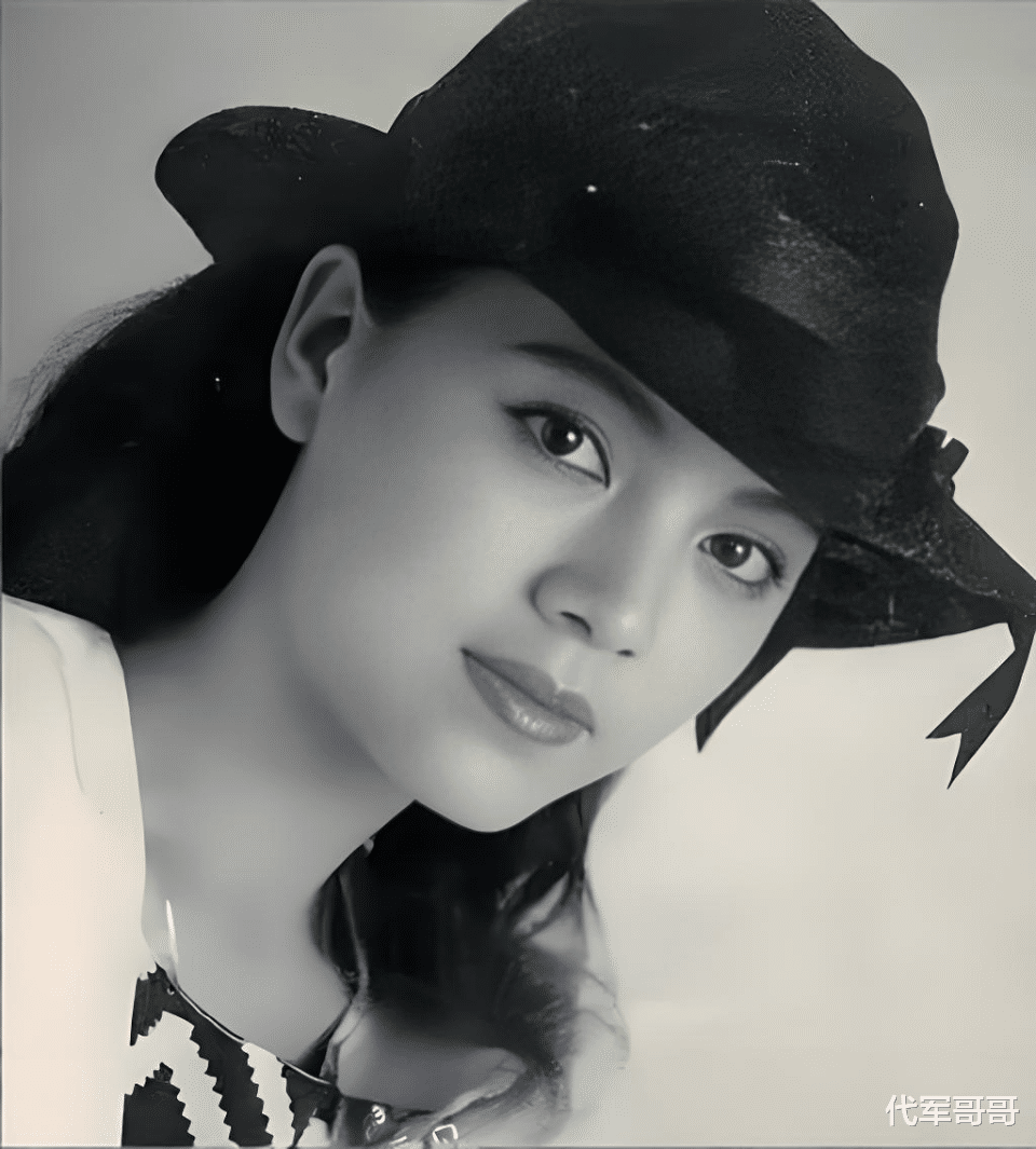 62岁“袭人”袁玫近况曝光！再婚嫁给导演，如今尽情享受丁克生活