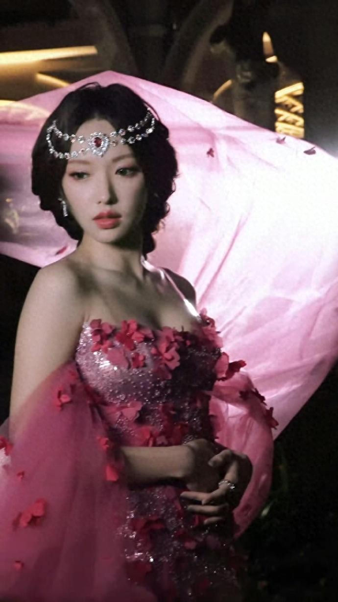 程潇的身材也太光滑了吧!天生丽质,不需要多余的装饰。