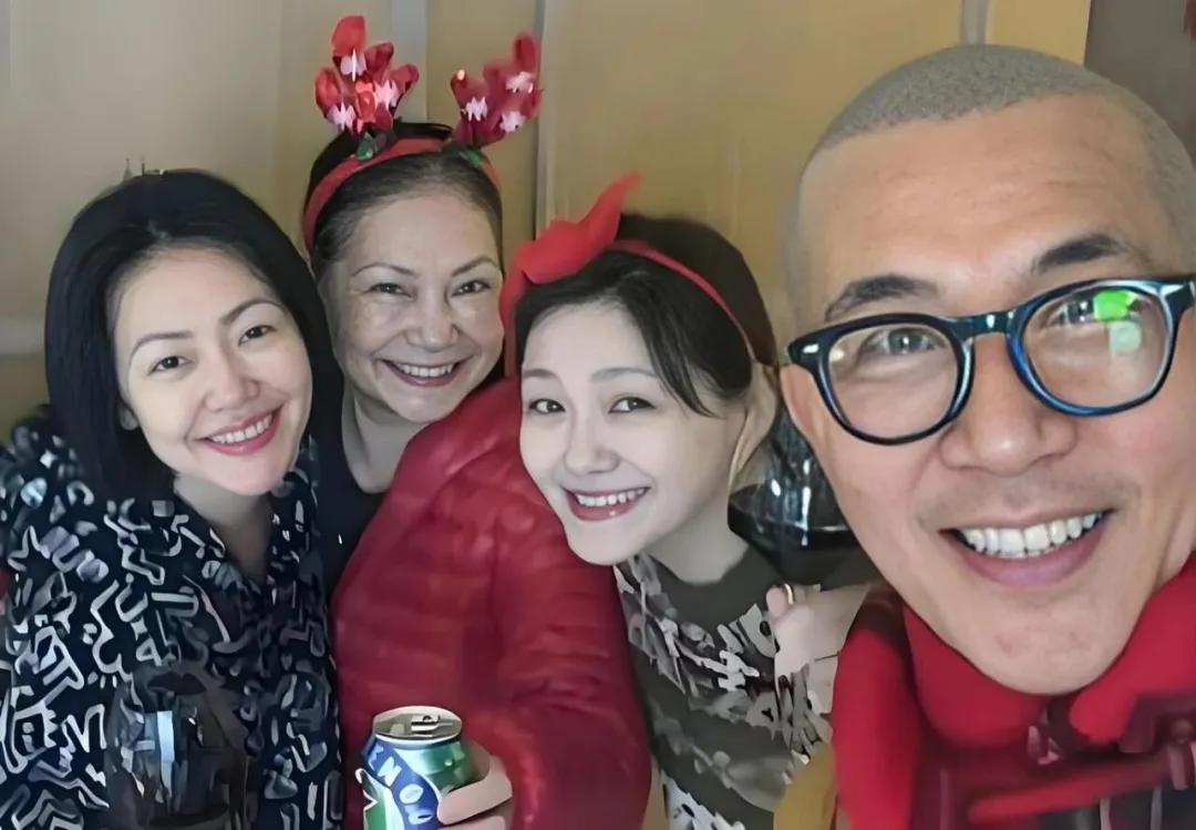 小S一边后悔一边逃避，跳舞那件事是根刺，至今没敢再提
