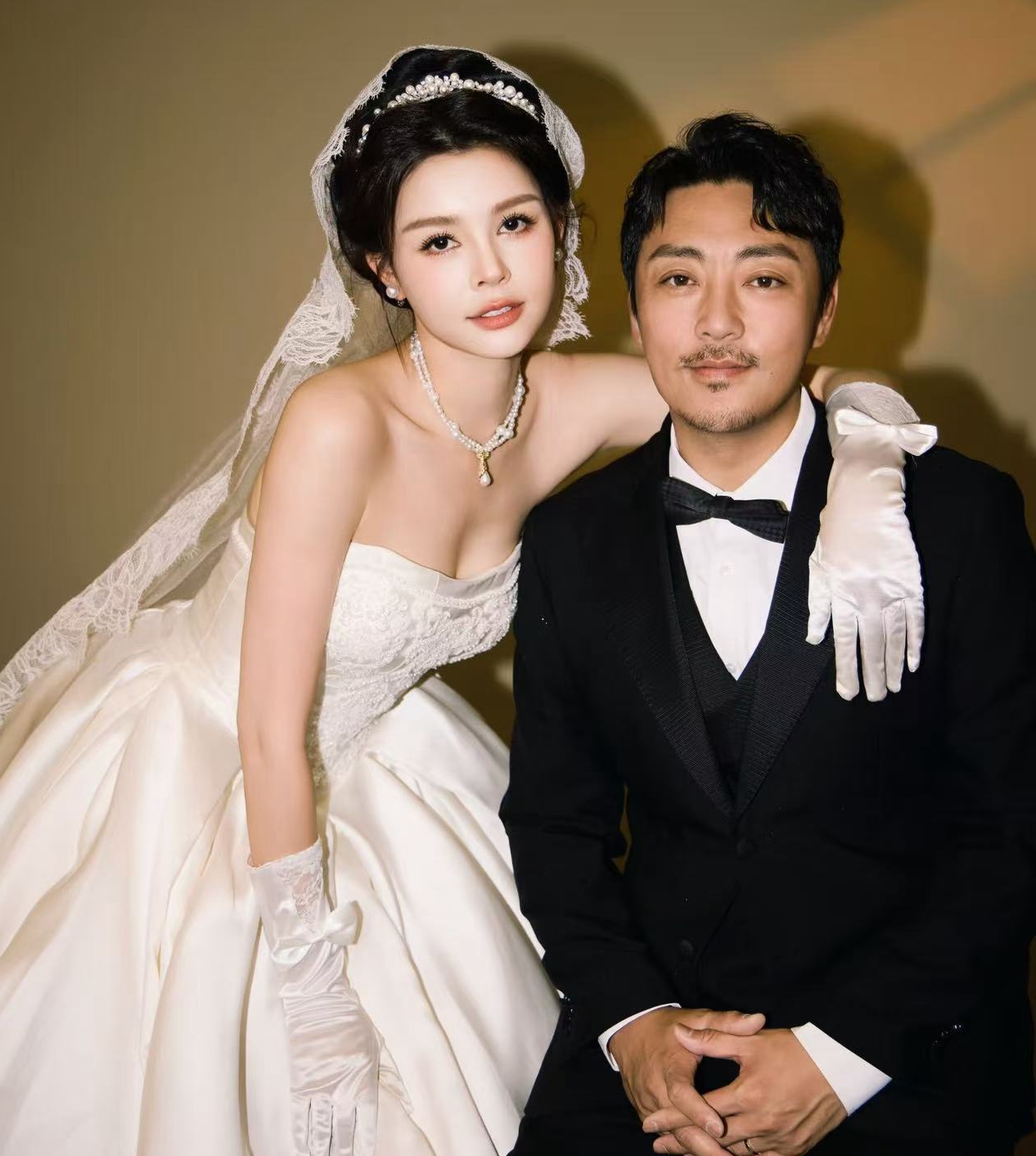46岁演员赵达结婚！戏红人不红，新娘近1米8是女总裁，周也送祝福