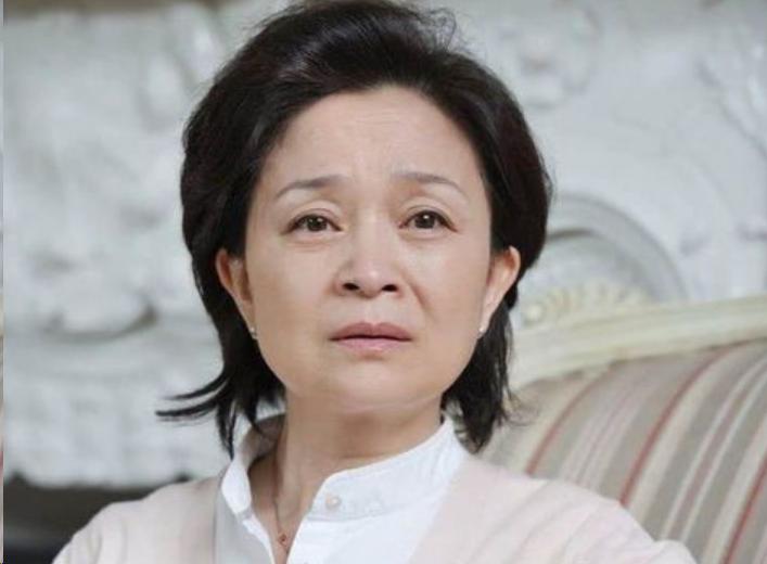 67岁刘莉莉定居日本，二婚嫁富商不再拍戏，晚年为不婚的女儿操心