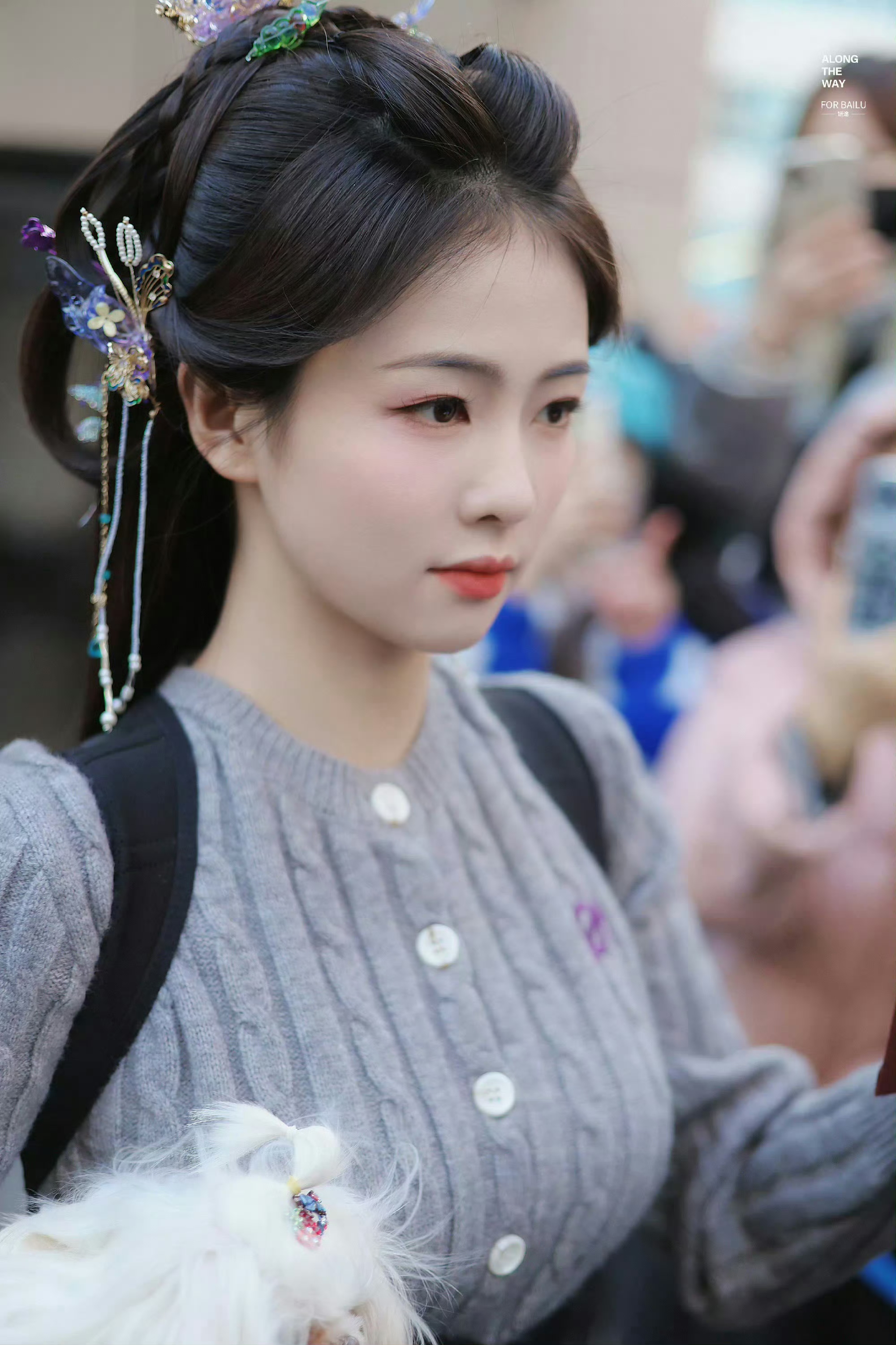 白鹿 背背佳衬托完美身材 确实是深藏不露