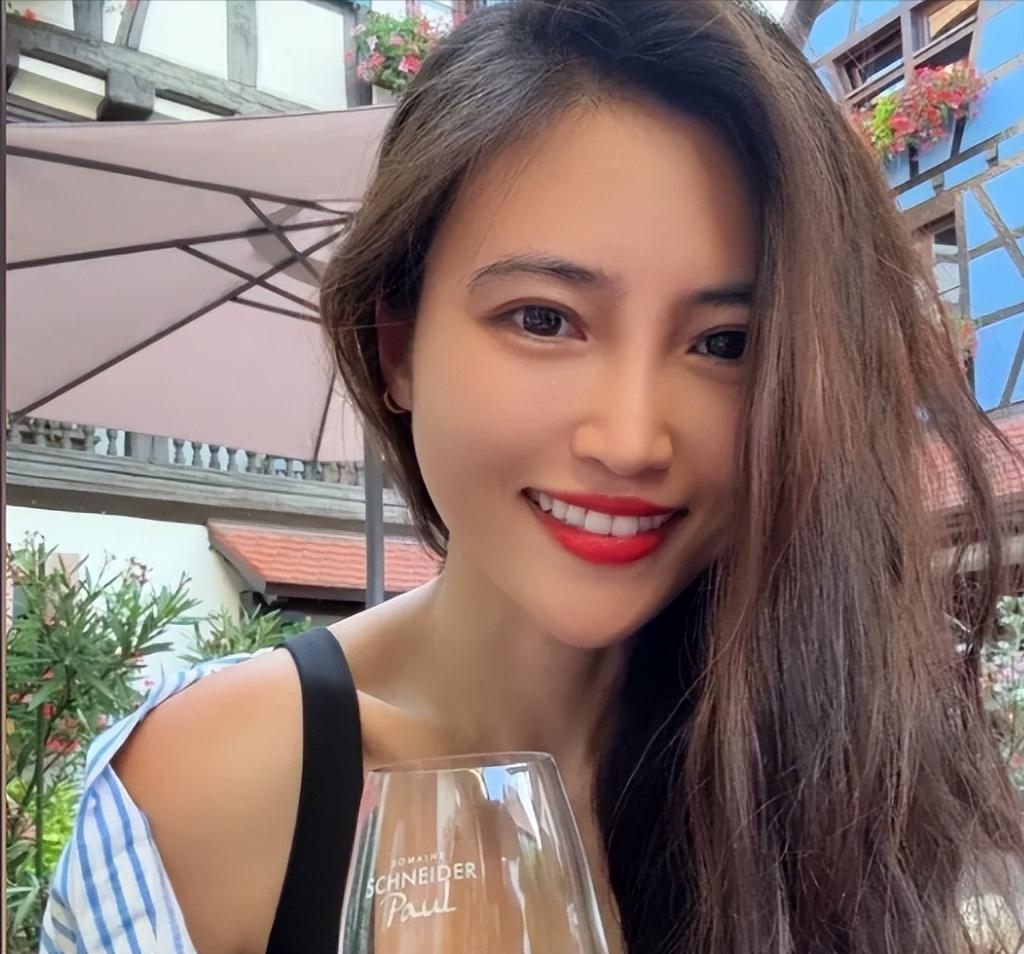 马景涛女友疑似开撕吴佳尼，直播再曝“猛料”，信息量确实有点大