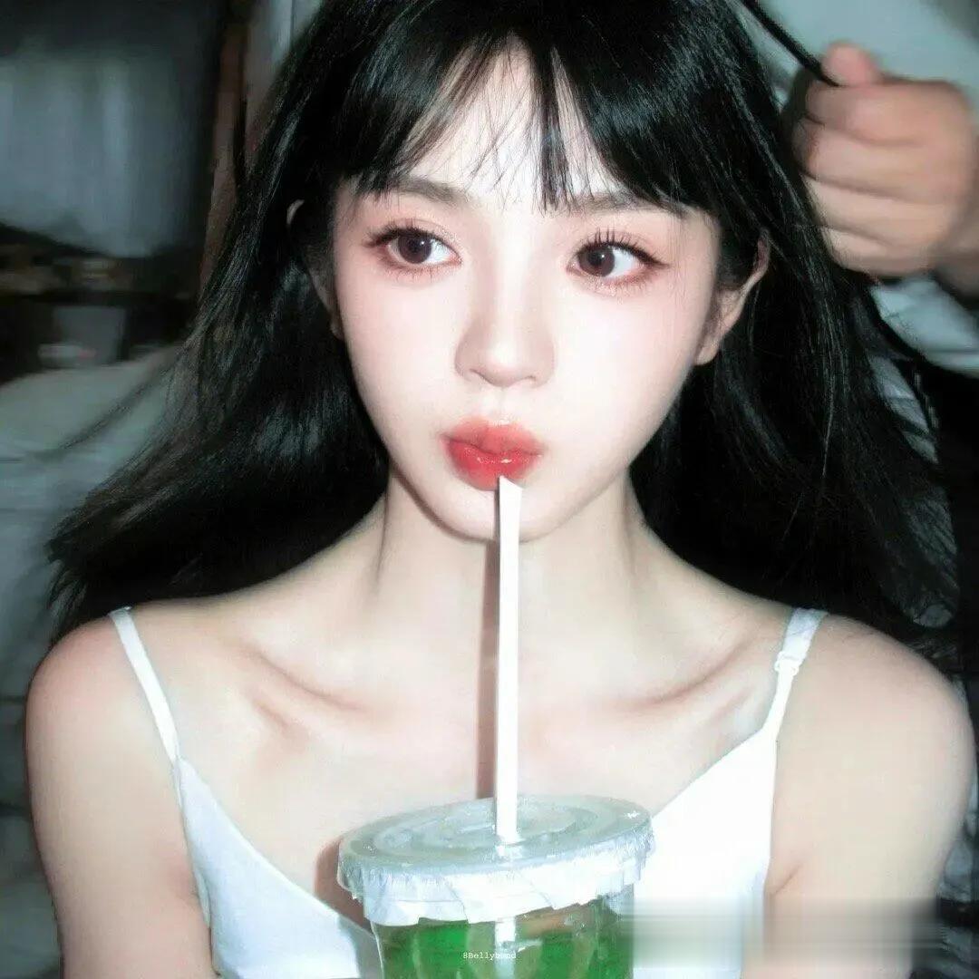 田曦薇｜元气超满微信头像