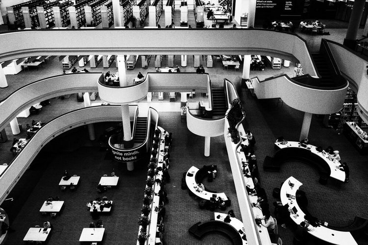 不到徠卡黑白機1/4！理光GR IV Monochrome性價比“爆棚”